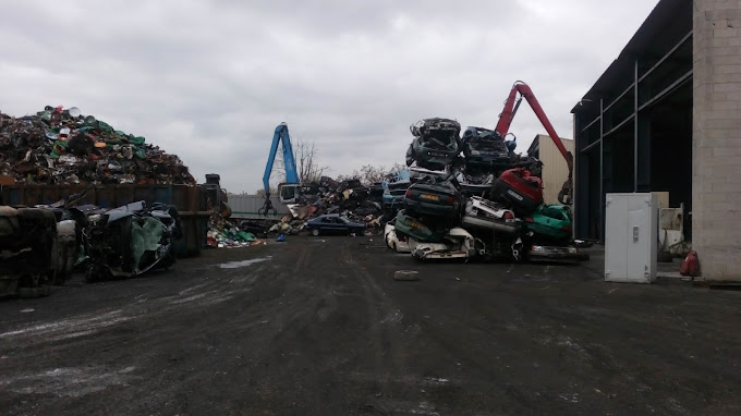 Aperçu des activités de la casse automobile DEMOLITON ET REVENTE DE METAUX située à MARCILLY (77139)